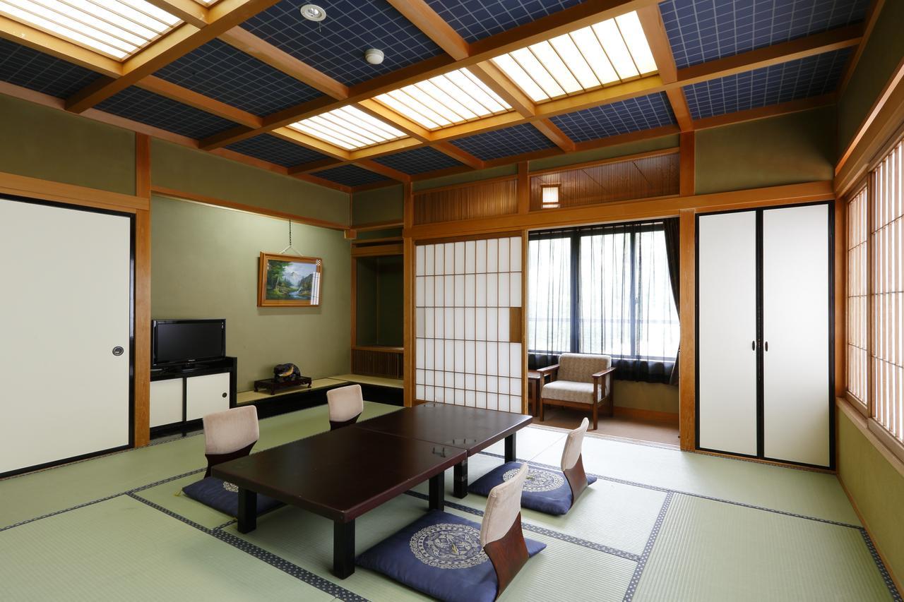Okada Ryokan Warakutei Takayama  Exterior photo