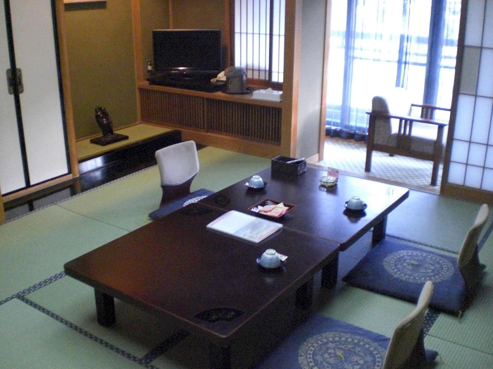 Okada Ryokan Warakutei Takayama  Exterior photo