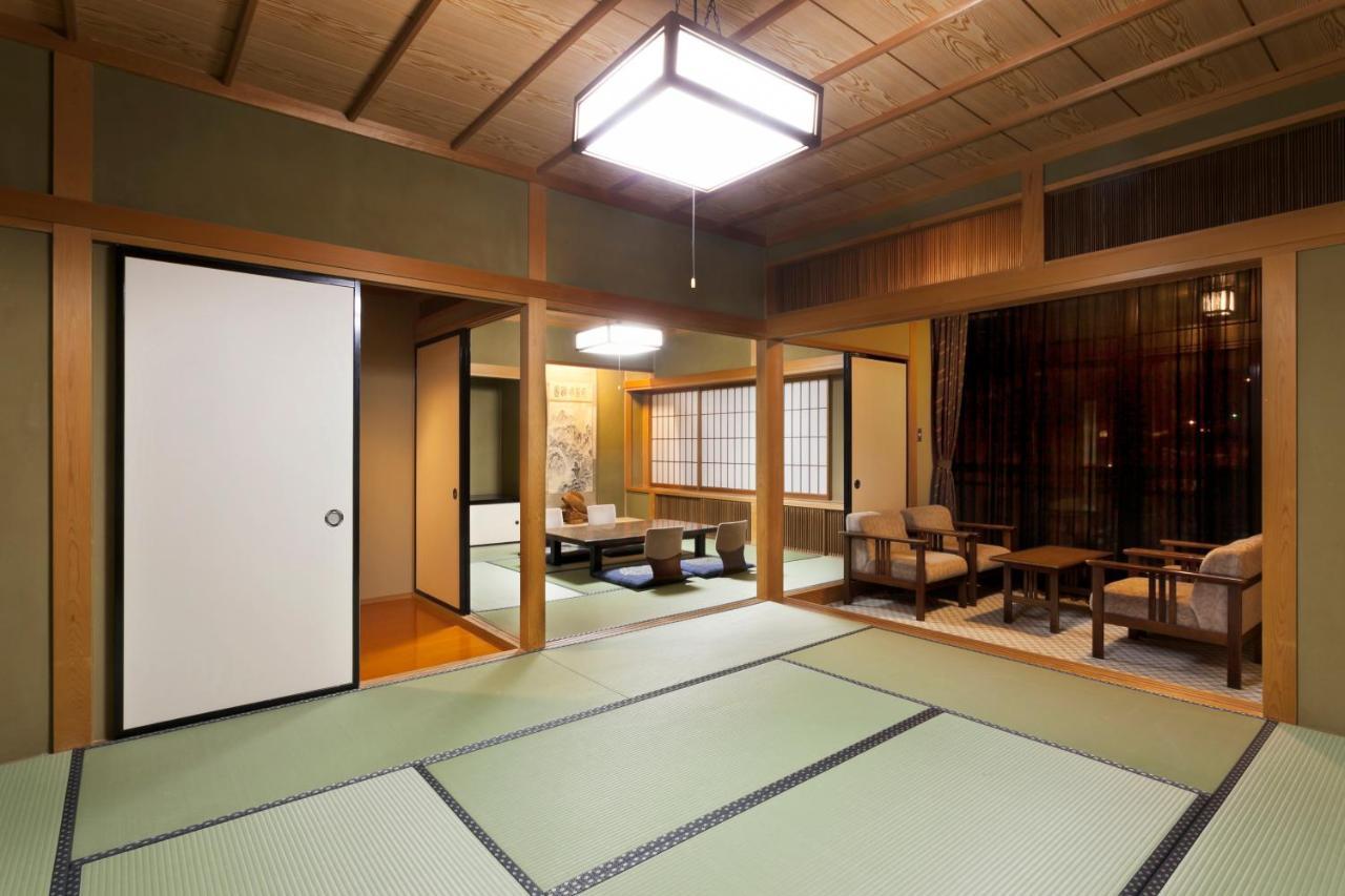 Okada Ryokan Warakutei Takayama  Exterior photo