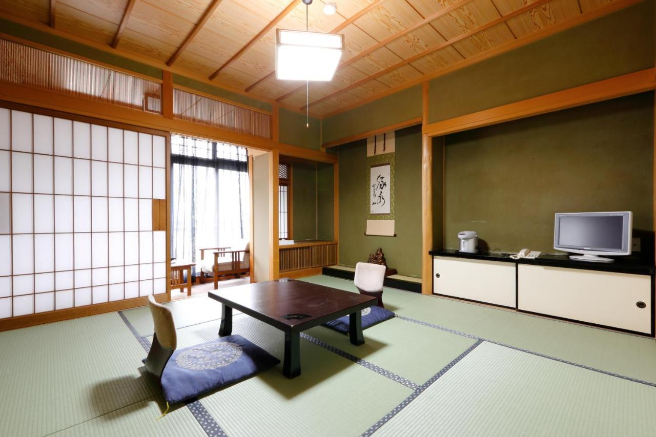 Okada Ryokan Warakutei Takayama  Exterior photo