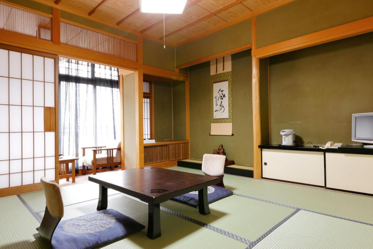 Okada Ryokan Warakutei Takayama  Exterior photo